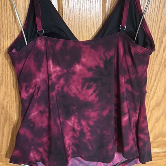 Women's Black & Burgundy Tie Dye Tiered Tankini Top - Aqua Green® - Picture 8 of 12